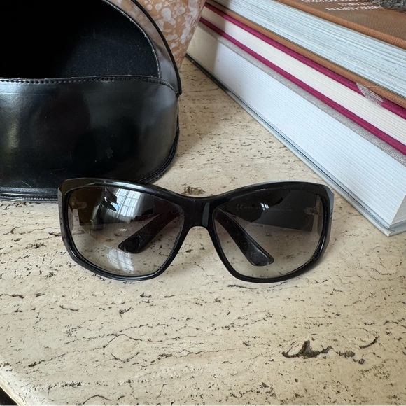Gucci Accessories - Vintage Gucci Black Sunglasses